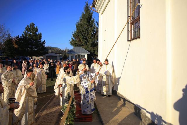 Biserica din Popricani a fost resfințită de PS Nichifor Botoșăneanul