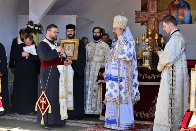 Biserica din Popricani a fost resfințită de PS Nichifor Botoșăneanul