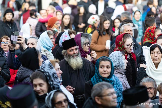 (Foto) Chipuri în rugăciune la Sărbătoarea Sfântului Dimitrie cel Nou, Ocrotitorul Bucureștiului – 2022