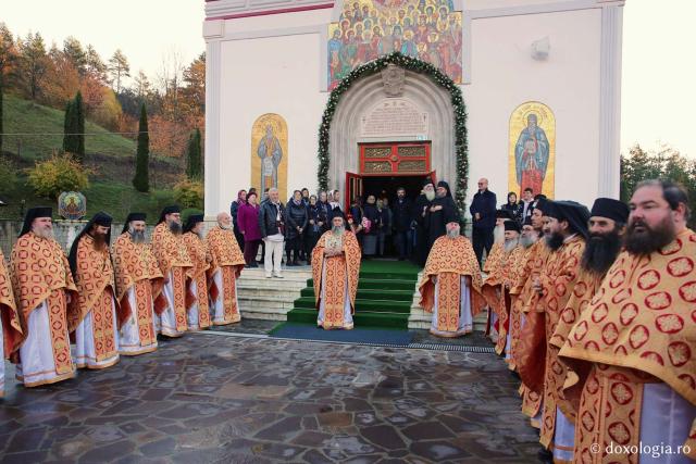 (Foto) Mănăstirea Pângărați și-a cinstit ocrotitorul