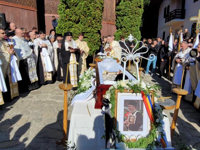 Părintele Lucian Mocănașu a fost înmormântat