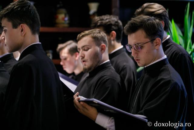 Hram 	2022: Prezentare de carte şi miniconcert dedicat Sfintei Cuvioase Parascheva, la Librăria Doxologia