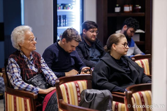 Hram 	2022: Prezentare de carte şi miniconcert dedicat Sfintei Cuvioase Parascheva, la Librăria Doxologia