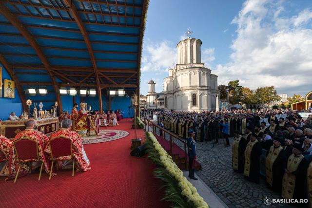 (Foto) Praznicul Sfântului Mare Muceni Dimitrie, Izvorâtorul de Mir, pe Dealul Patriarhiei – 2022