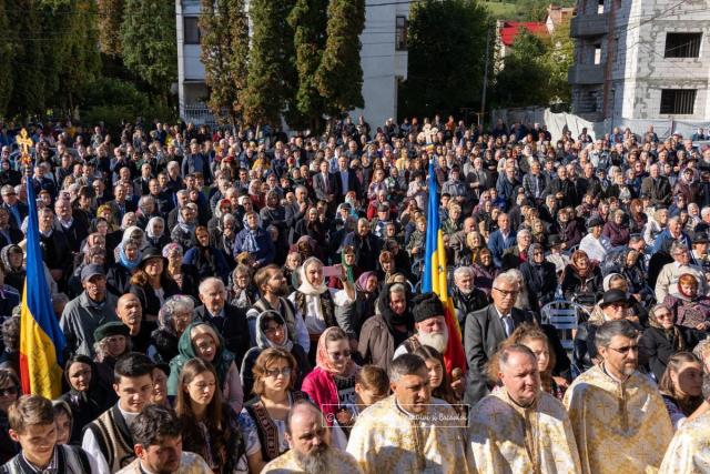 Trei ierarhi au sfinţit biserica Parohiei Lucăcești, Protopopiatul Moinești