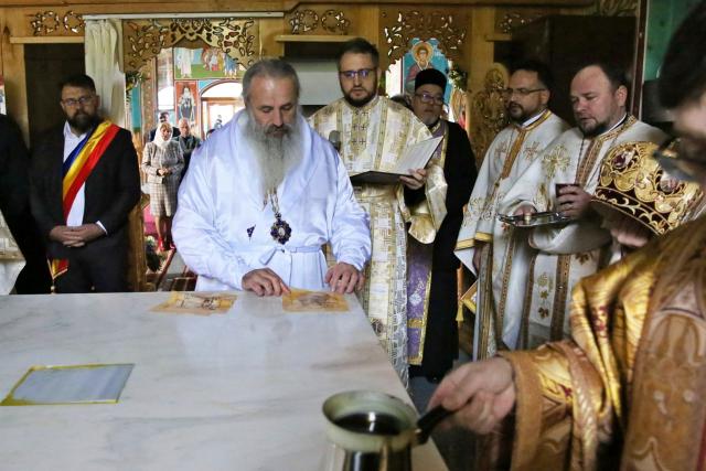 Biserica din Todirești a fost sfințită de Mitropolitul Moldovei și Bucovinei