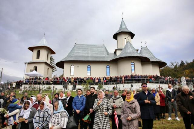 (Video) Biserica Parohiei Todirești II a primit veșmânt de har luminos