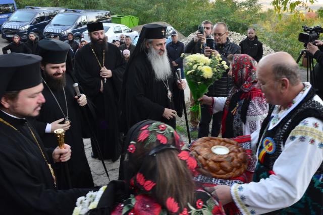 Moment istoric pentru Mănăstirea „Piatra Sfântă”: biserica așezământului monahal, târnosită de trei ierarhi