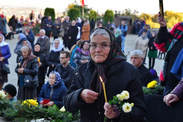 Moment istoric pentru Mănăstirea „Piatra Sfântă”: biserica așezământului monahal, târnosită de trei ierarhi