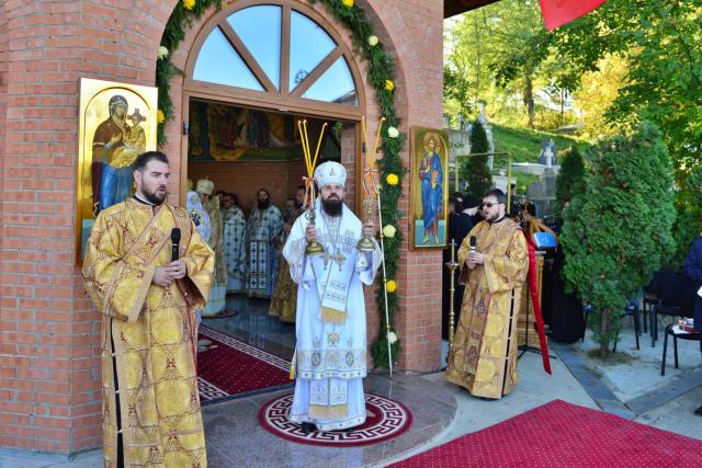 Moment istoric pentru Mănăstirea „Piatra Sfântă”: biserica așezământului monahal, târnosită de trei ierarhi