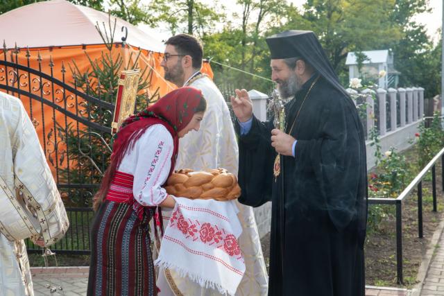 PS Nichifor Botoșăneanul a binecuvântat un altar de vară în Hălceni