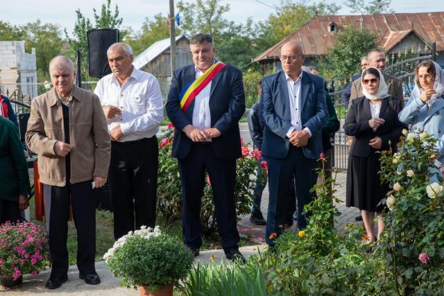 PS Nichifor Botoșăneanul a binecuvântat un altar de vară în Hălceni