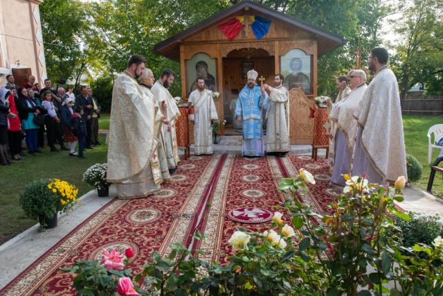 PS Nichifor Botoșăneanul a binecuvântat un altar de vară în Hălceni