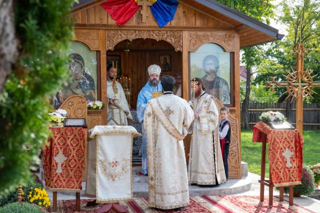 PS Nichifor Botoșăneanul a binecuvântat un altar de vară în Hălceni