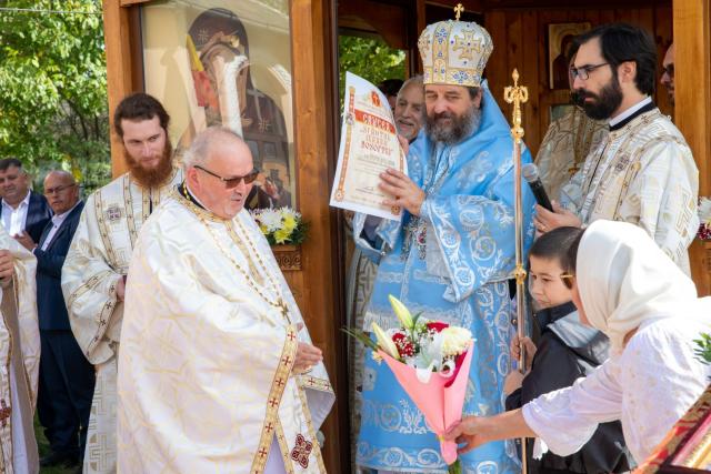 PS Nichifor Botoșăneanul a binecuvântat un altar de vară în Hălceni