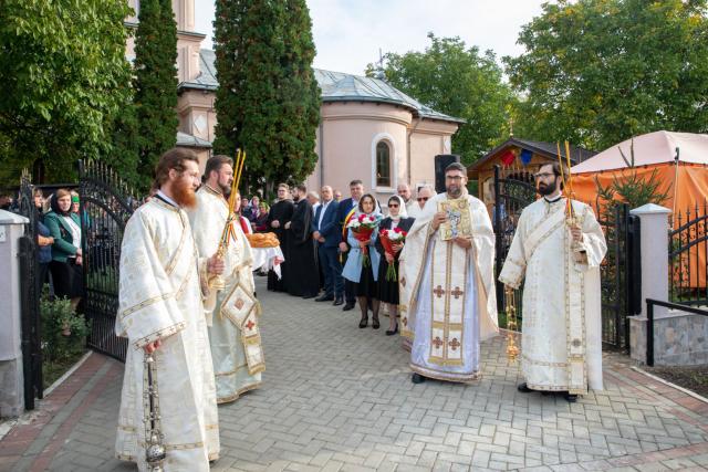 PS Nichifor Botoșăneanul a binecuvântat un altar de vară în Hălceni