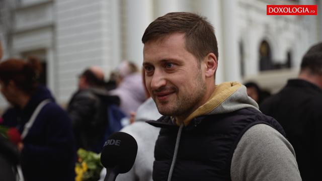 (Video) Un exercițiu de bucurie și de răbdare – alături de copii, la racla Sfintei Parascheva