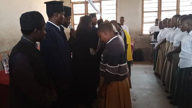 La ce foloseşte diploma de creştin ortodox în Tanzania?