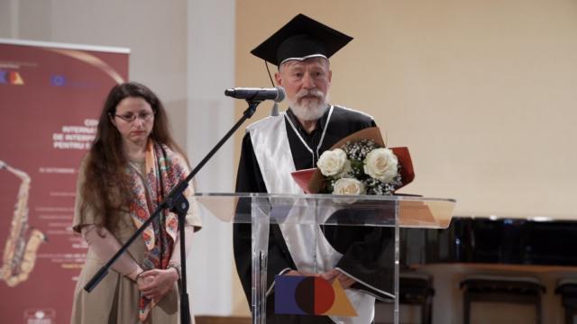 Iași: Preotul ortodox Claude Delangle, unul dintre cei mai buni saxofoniști din lume, a primit titlul de Doctor Honoris Causa