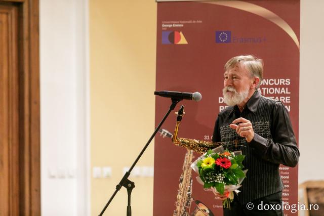 Recunoștință pentru artă: Părintele Claude Delangle a primit, la Iași, „Crucea Sfântului Ierarh Dosoftei”
