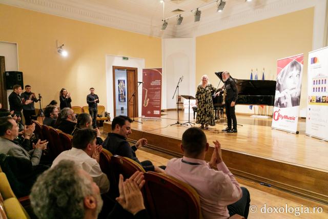 Recunoștință pentru artă: Părintele Claude Delangle a primit, la Iași, „Crucea Sfântului Ierarh Dosoftei”
