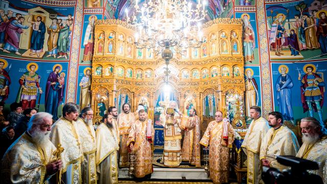Binecuvântare arhierească la Mănăstirea „Intrarea Maicii Domnului în biserică” Rădăuți, cu prilejul hramului