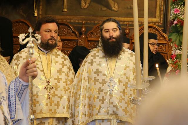 IPS Teofan, la hramul Mănăstirii Agapia: „Să tindem spre a ne îmbrăca în haină de înger”