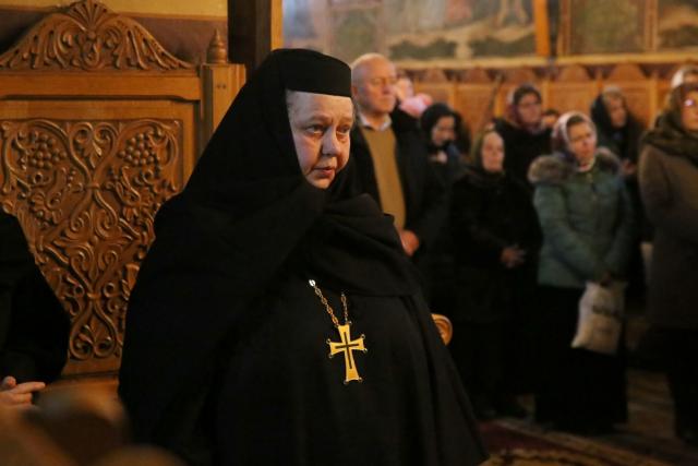 Slujbă arhierească la hramul Mănăstirii Peștera. PS Nichifor Botoșăneanul: „Dumnezeu are un plan de mântuire cu fiecare”