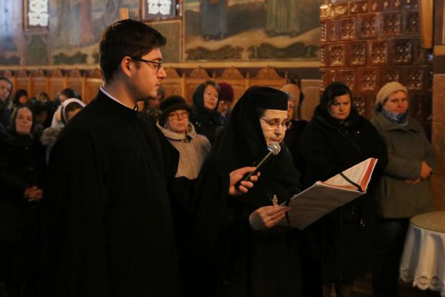 Slujbă arhierească la hramul Mănăstirii Peștera. PS Nichifor Botoșăneanul: „Dumnezeu are un plan de mântuire cu fiecare”