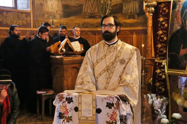 Slujbă arhierească la hramul Mănăstirii Peștera. PS Nichifor Botoșăneanul: „Dumnezeu are un plan de mântuire cu fiecare”