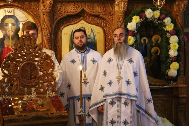 Slujbă arhierească la hramul Mănăstirii Peștera. PS Nichifor Botoșăneanul: „Dumnezeu are un plan de mântuire cu fiecare”