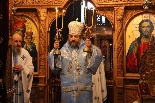 Slujbă arhierească la hramul Mănăstirii Peștera. PS Nichifor Botoșăneanul: „Dumnezeu are un plan de mântuire cu fiecare”