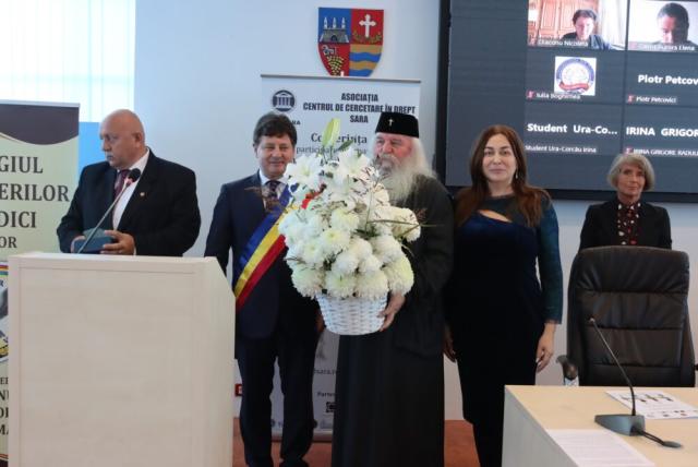 Arad: IPS Părinte Ioan, Mitropolitul Banatului, a primit Distincţia de Excelenţă „Investeşte în resursa umană”