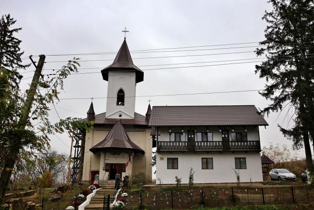 O parohie defavorizată din județul Neamț a inaugurat astăzi un centru socio-educațional