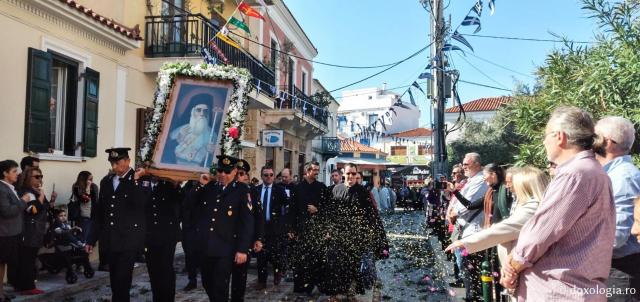 (Foto) Procesiune cu moaștele Sfântului Ierarh Nectarie – Eghina, 2022