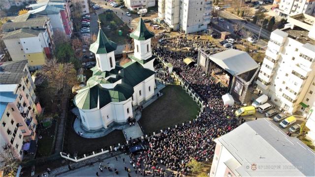 Trei Ierarhi au sfințit Biserica „Sfinții Apostoli Petru și Pavel” și „Sfântul Grigorie Palama” – Catedrala Municipiului Bârlad