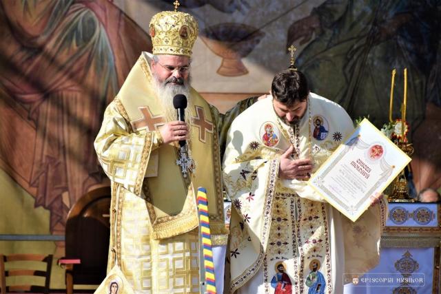 Trei Ierarhi au sfințit Biserica „Sfinții Apostoli Petru și Pavel” și „Sfântul Grigorie Palama” – Catedrala Municipiului Bârlad