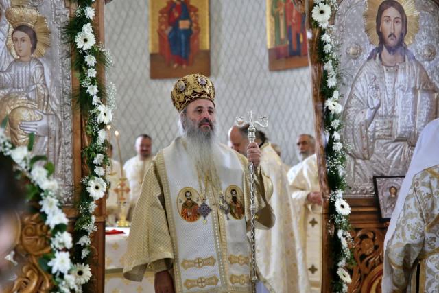Mitropolitul Moldovei și Bucovinei a sfințit paraclisul Bisericii „Sfinții Trei Ierarhi” din Humulești