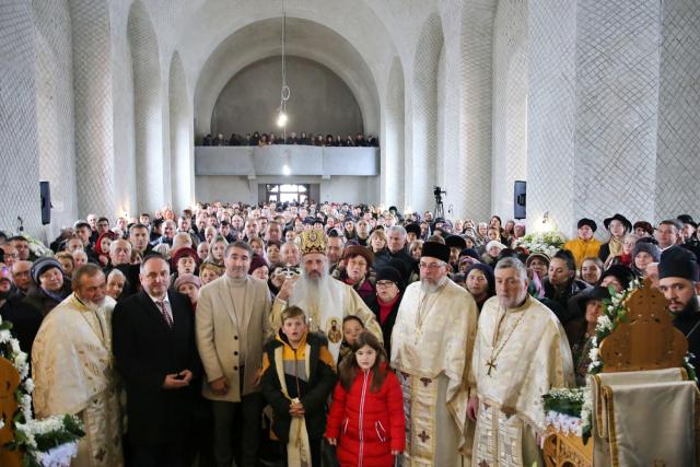 Mitropolitul Moldovei și Bucovinei a sfințit paraclisul Bisericii „Sfinții Trei Ierarhi” din Humulești