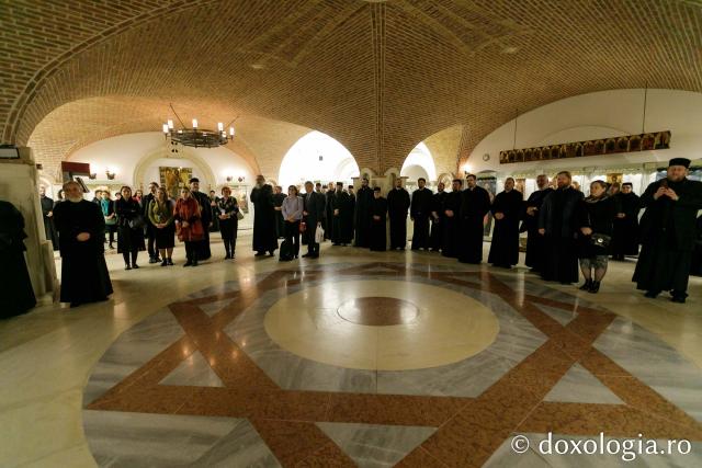 Expoziția de artă sacră „Rugăciune și paisianism” a încheiat Simpozionul Internațional dedicat Sfântului Paisie de la Neamț
