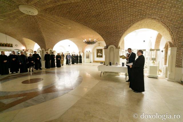 Expoziția de artă sacră „Rugăciune și paisianism” a încheiat Simpozionul Internațional dedicat Sfântului Paisie de la Neamț