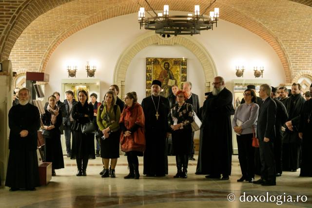 Expoziția de artă sacră „Rugăciune și paisianism” a încheiat Simpozionul Internațional dedicat Sfântului Paisie de la Neamț