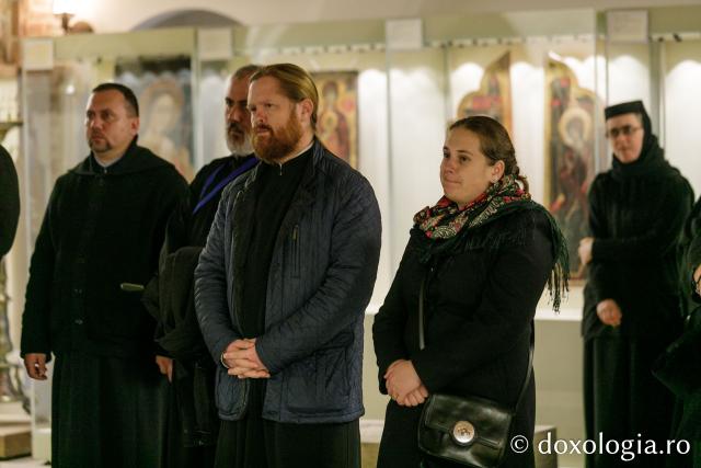 Expoziția de artă sacră „Rugăciune și paisianism” a încheiat Simpozionul Internațional dedicat Sfântului Paisie de la Neamț
