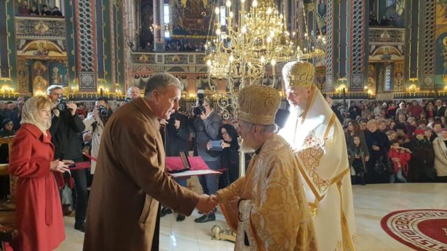 IPS Timotei al Aradului a acordat Majestății Sale Margareta, Custodele Coroanei, distincția eparhială „Crucea Sfântul Ierarh Sava Brancovici”