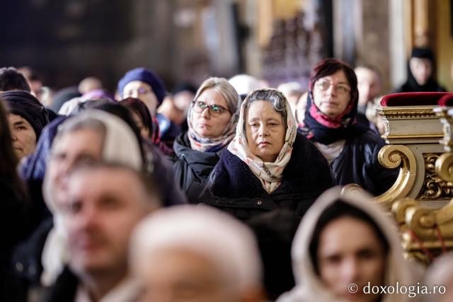 Starețul Efrem Vatopedinul, la Catedrala din Iași: „La taina Sfintei Liturghii, la care se dă în dar harul, mintea se deschide ca să priceapă scripturile”