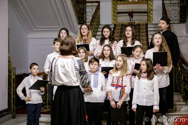 (Foto) Parohia Bohotin – Colindători la Reședința Mitropolitană 2022
