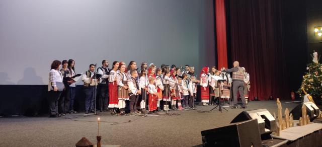 Cinci grupuri vocale și trei soliști au adus „Rugă Colindată” la Piatra Neamț