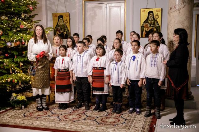 (Foto) Corul Mia Casa Inculeț, Fundația Solidaritate și Speranță – Colindători la Reședința Mitropolitană 2022