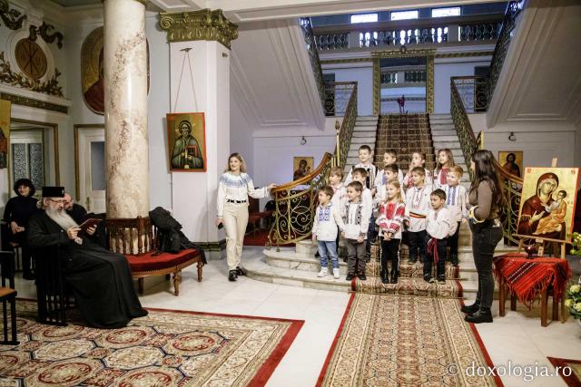 (Foto) Grădinița Sf. Sava – Colindători la Reședința Mitropolitană 2022