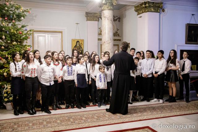 (Foto) Parohia Moșna – Colindători la Reședința Mitropolitană 2022